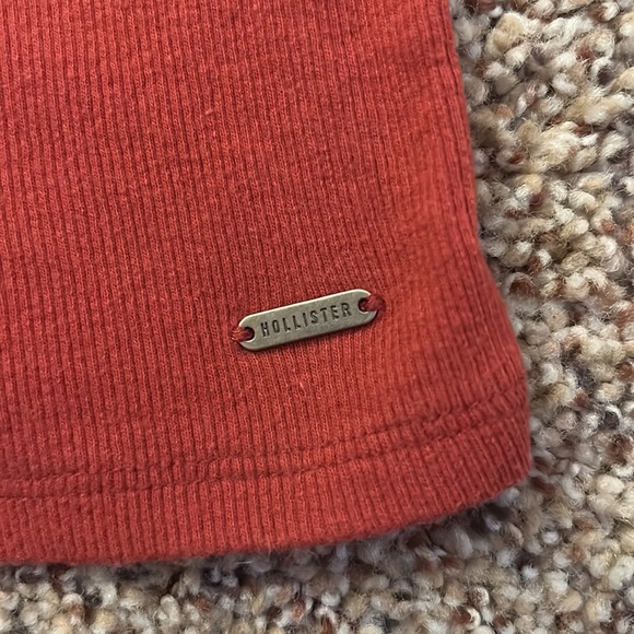 HOLLISTER baby tee - Picture 3 of 4